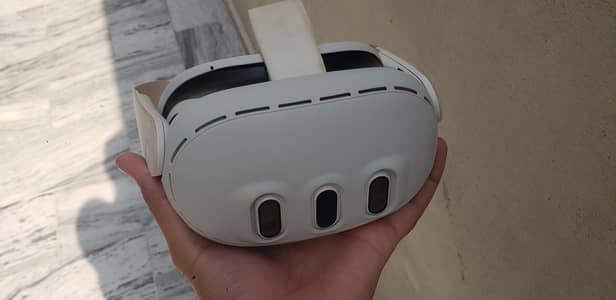 selling quest 3 128 gb with original accessories