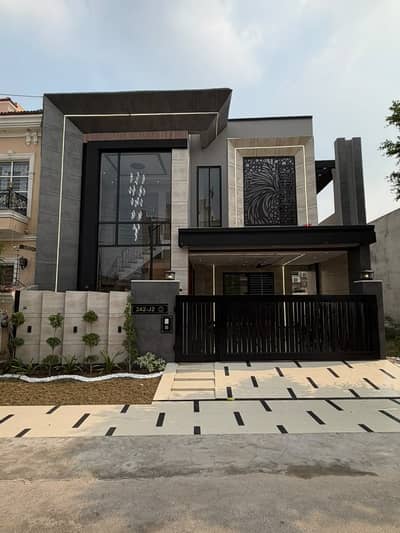 10 Marla Brand New Luxury House For Sale