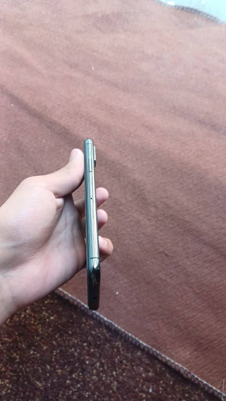 Apple iPhone XS 3