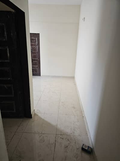 600 SqFt Flat 2nd Floor Vip Location For Sale