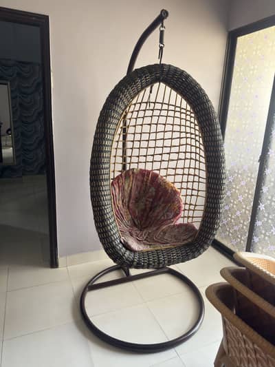 Hanging swing chair