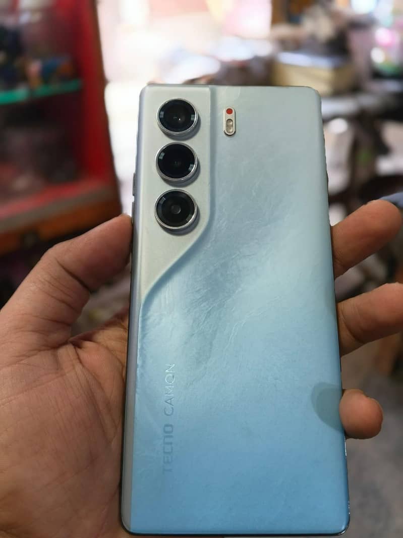 Tecno CAMON 40 Pro 4