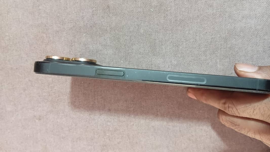 Apple iPhone 14 Pro Max 4
