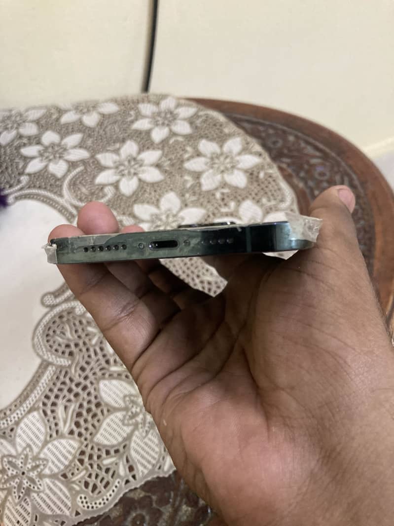 Apple iPhone 13 Pro Max 4