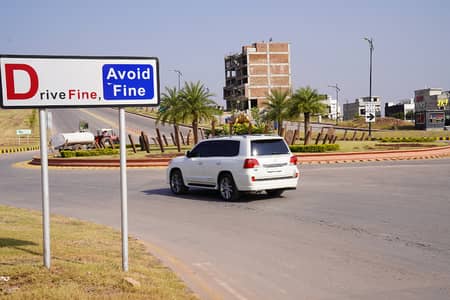 8 Marla Park-Facing Plot for Sale in Bahria Enclave Near Civic Zone