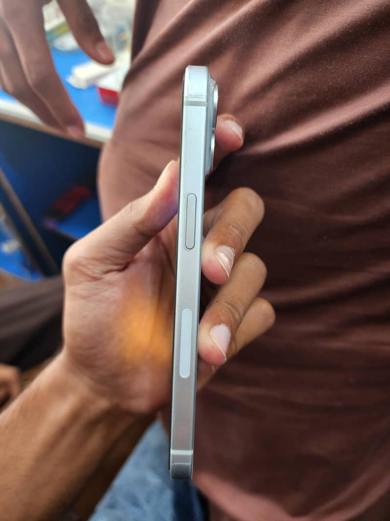 Apple iPhone 15 2