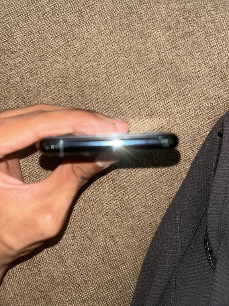 Apple iPhone 11 Pro 4