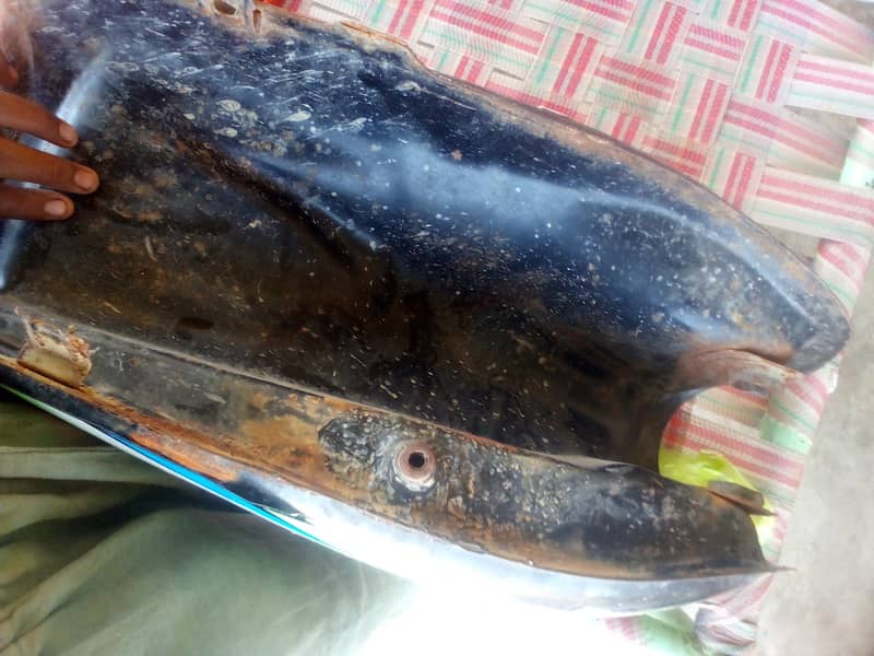Fuel tank 7