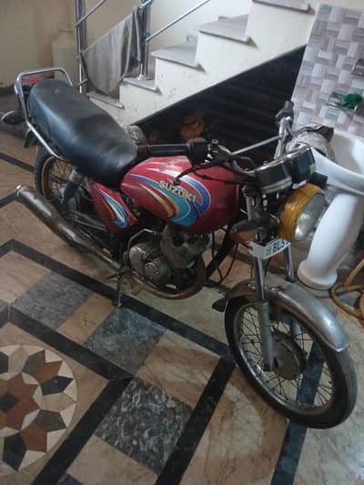 Suzuki GS 150 2010 red color