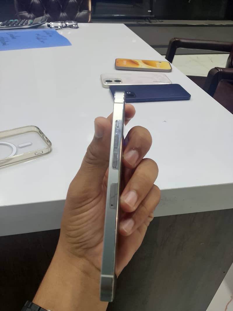 Apple iPhone 13 Pro 1