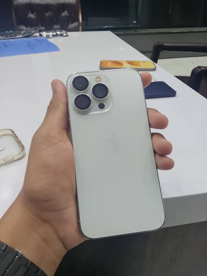 Apple iPhone 13 Pro 4