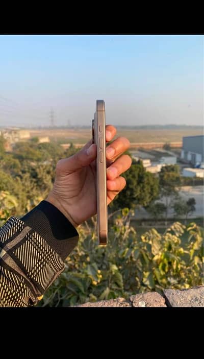 Apple iPhone 16 Pro