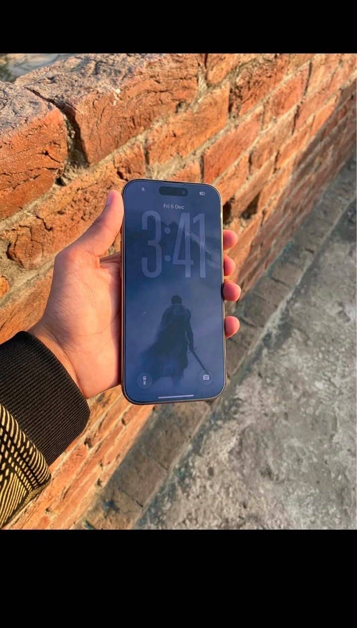 Apple iPhone 16 Pro 2