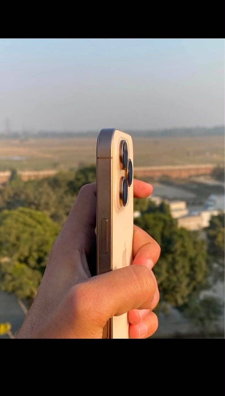 Apple iPhone 16 Pro 4