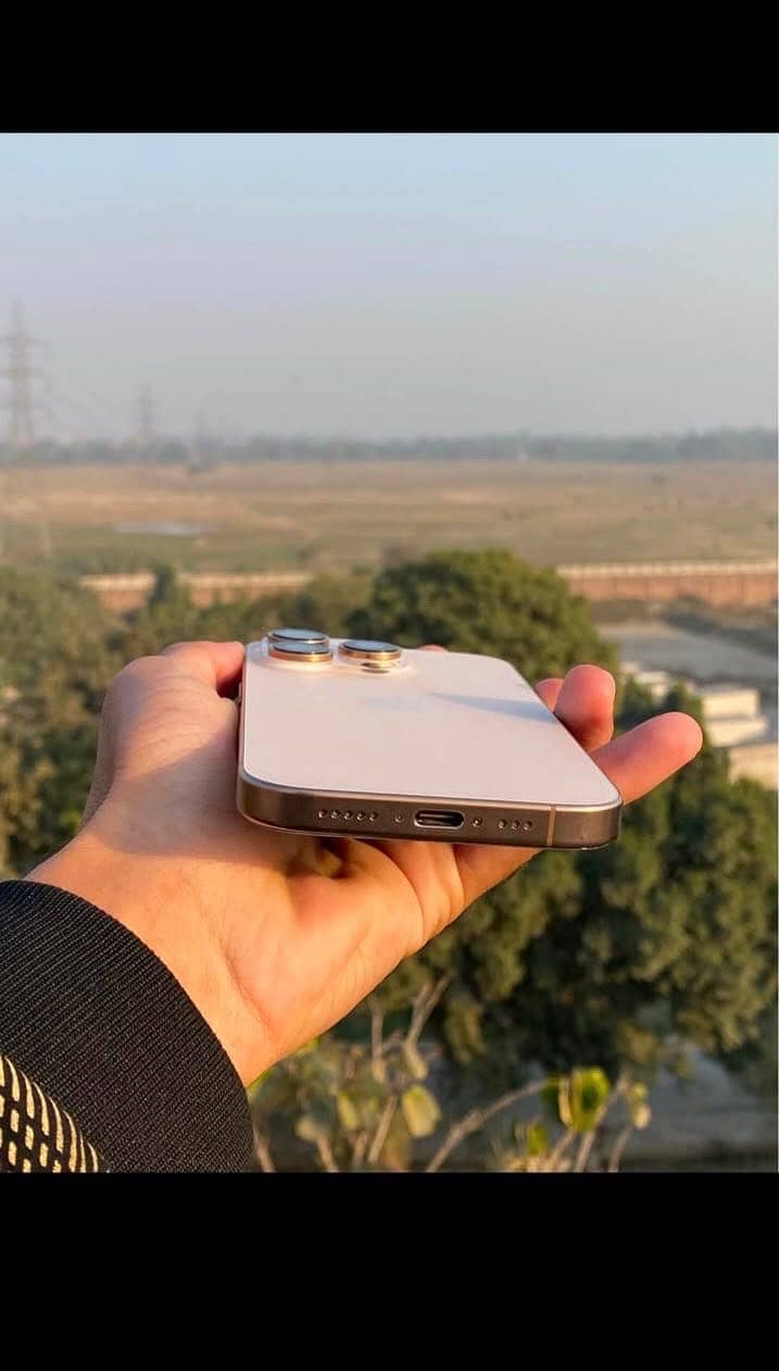 Apple iPhone 16 Pro 7