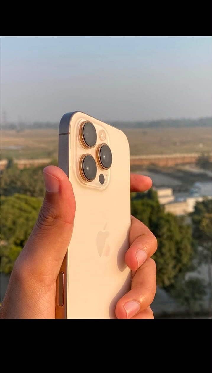 Apple iPhone 16 Pro 9