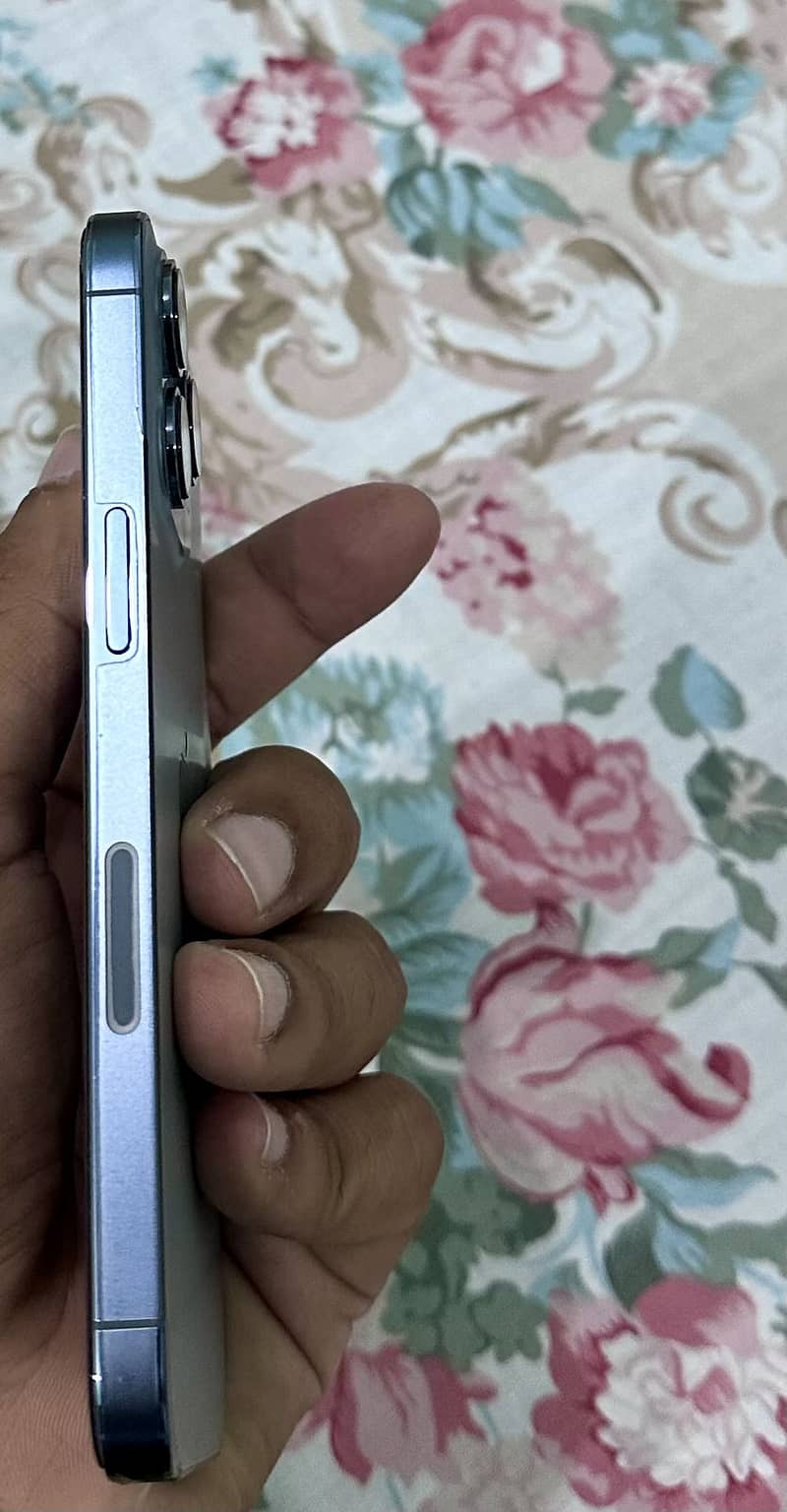 Apple iPhone 13 Pro 2