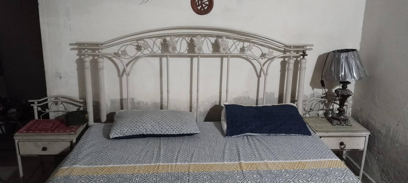 Bed and dressing table 1