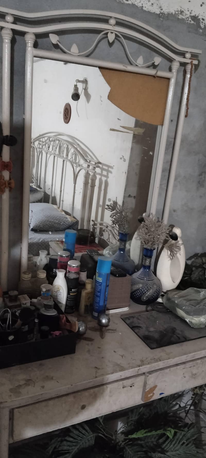 Bed and dressing table 3
