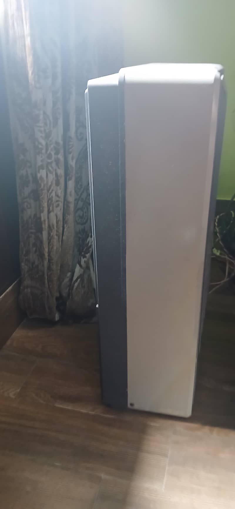window AC 2