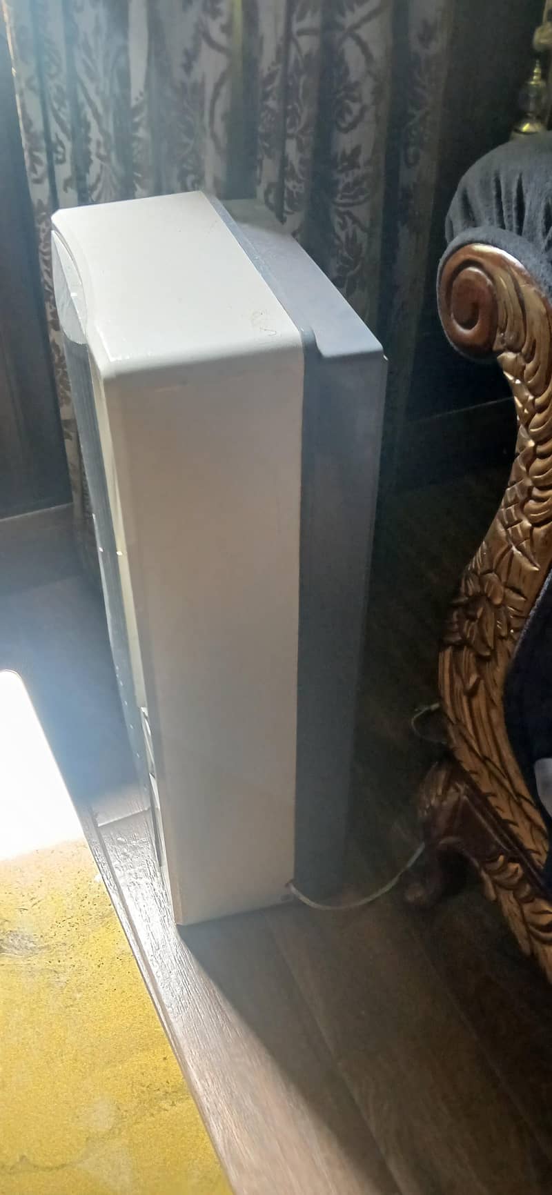 window AC 4