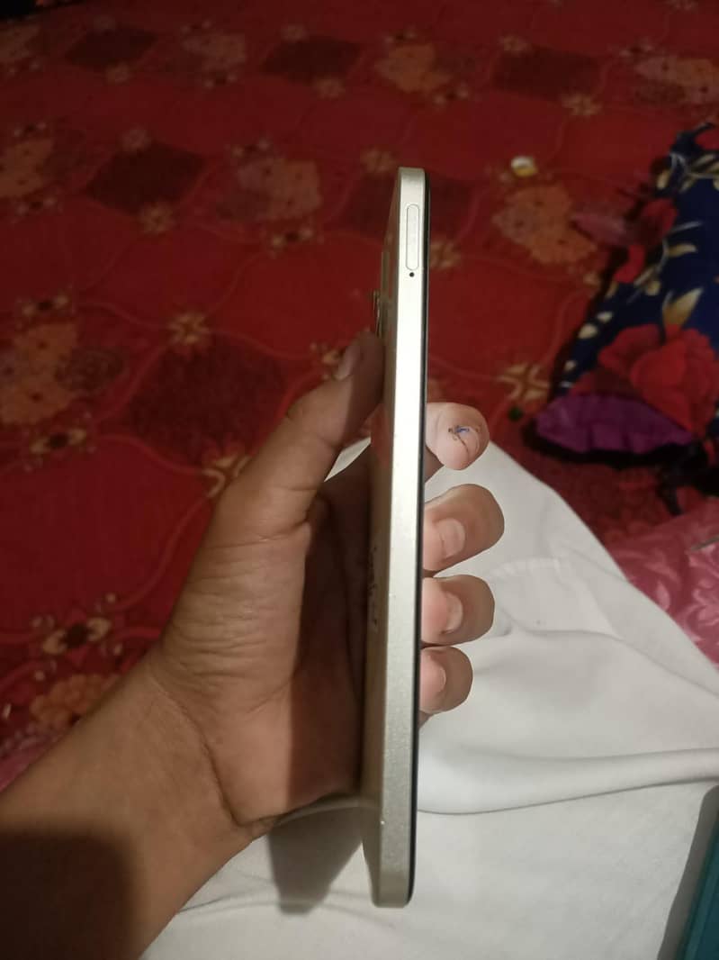 Realme C53 4