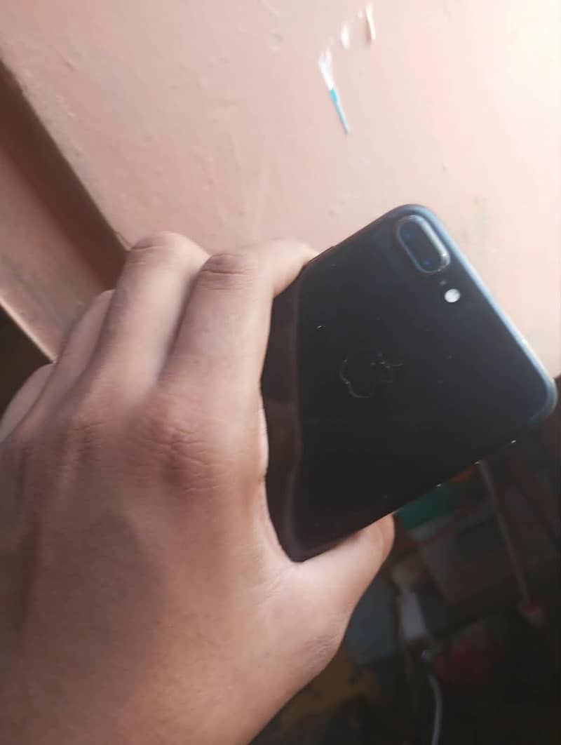 Apple iPhone 7 Plus 3