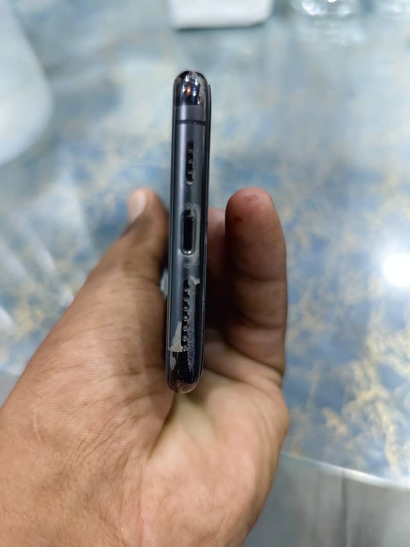 Apple iPhone 11 Pro Max 4