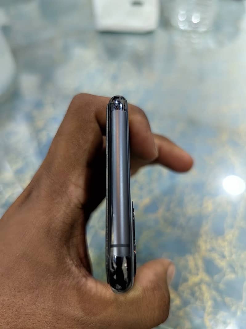 Apple iPhone 11 Pro Max 7