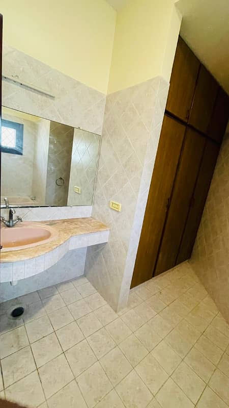 upper portion 3 bed prime location 1