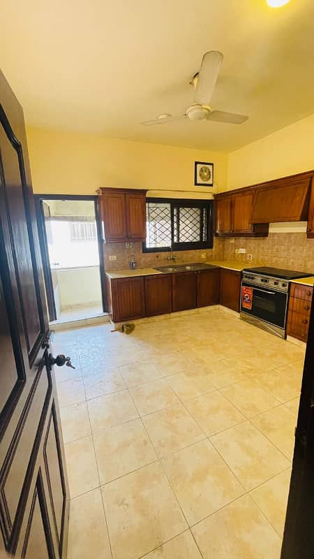 upper portion 3 bed prime location 6