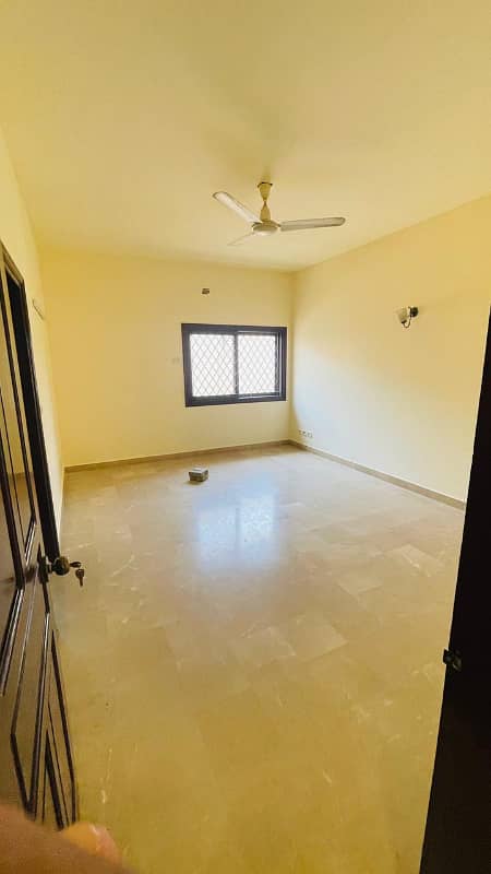 upper portion 3 bed prime location 9