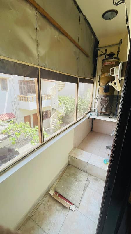 upper portion 3 bed prime location 11