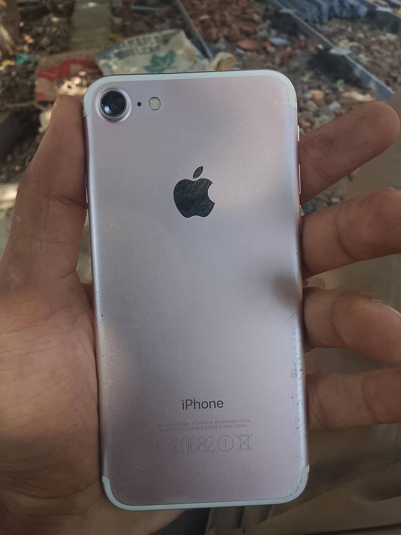 Apple iPhone 7 0