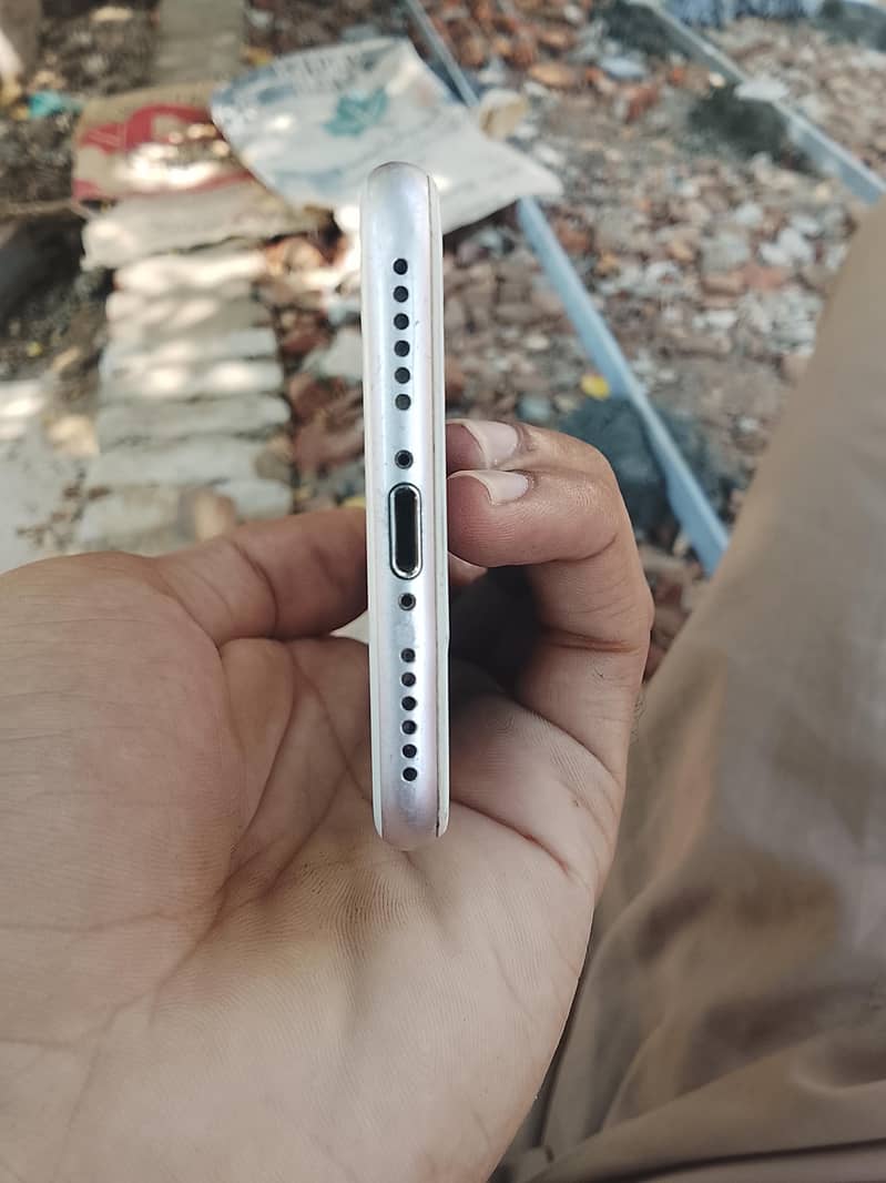 Apple iPhone 7 4