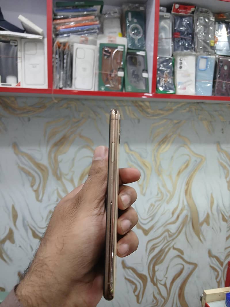 Apple iPhone 11 Pro Max 1