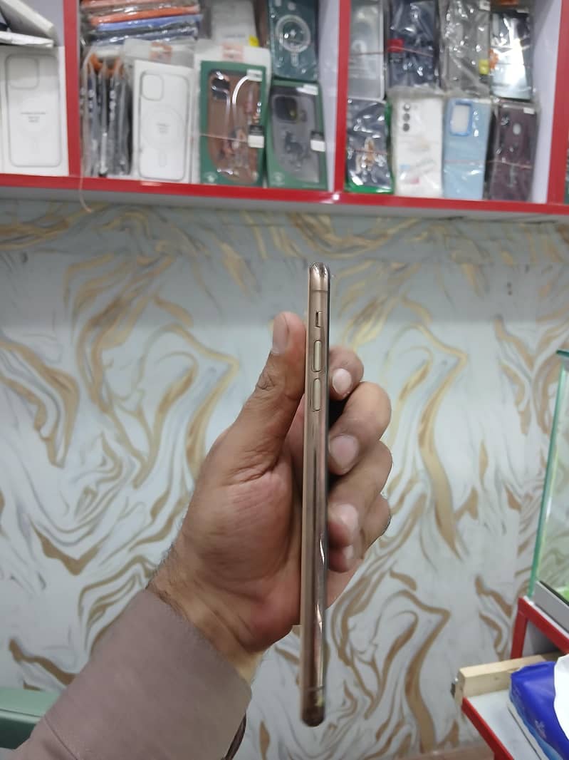 Apple iPhone 11 Pro Max 3