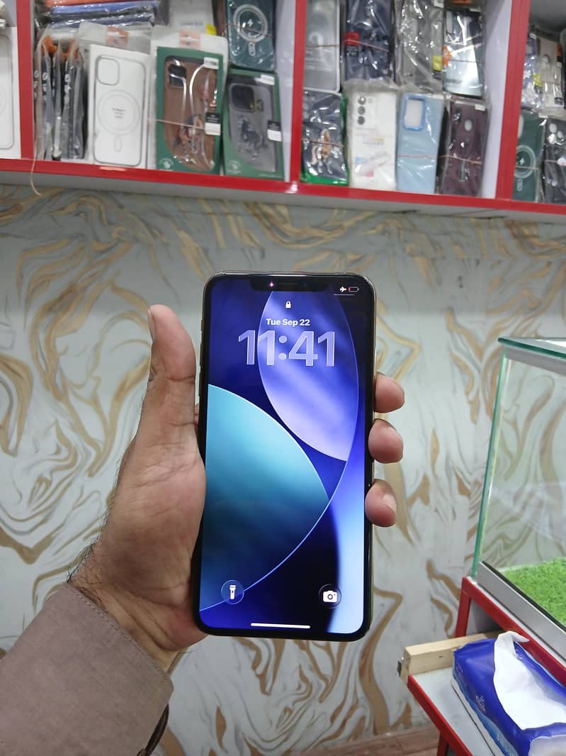 Apple iPhone 11 Pro Max 4