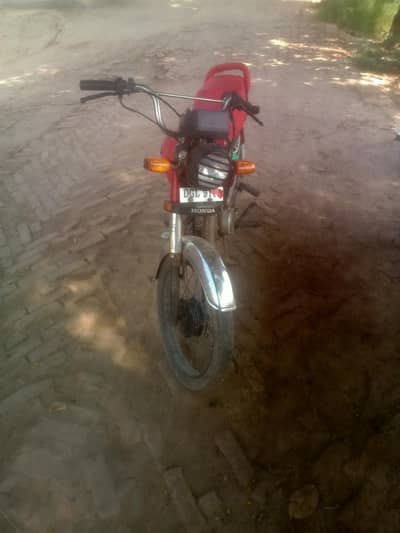 2010 model hai condition used hai Baki chalny me ok hai