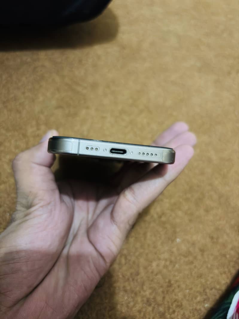 Apple iPhone 15 Pro 2