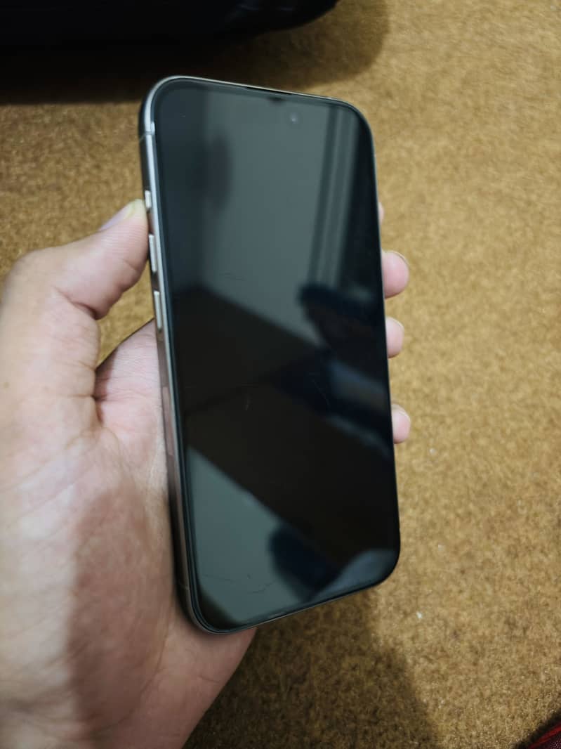 Apple iPhone 15 Pro 4