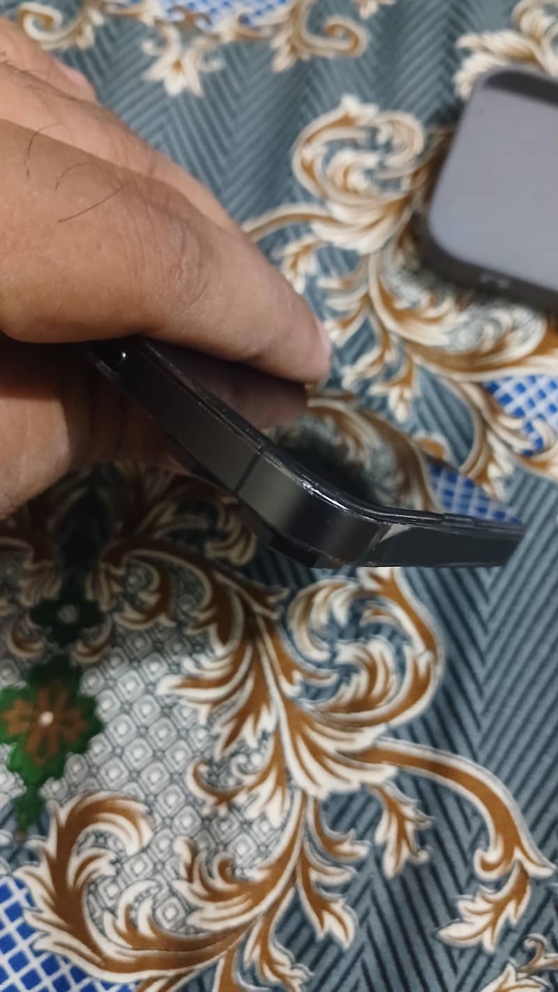 Apple iPhone 13 Pro 4