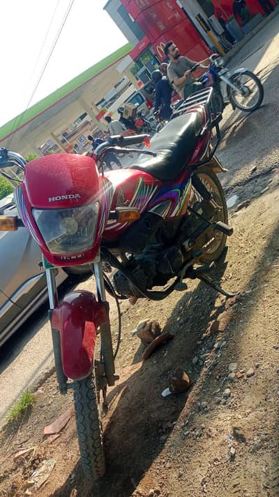 Bick for sale Honda prider 2015 model 0332,8635262