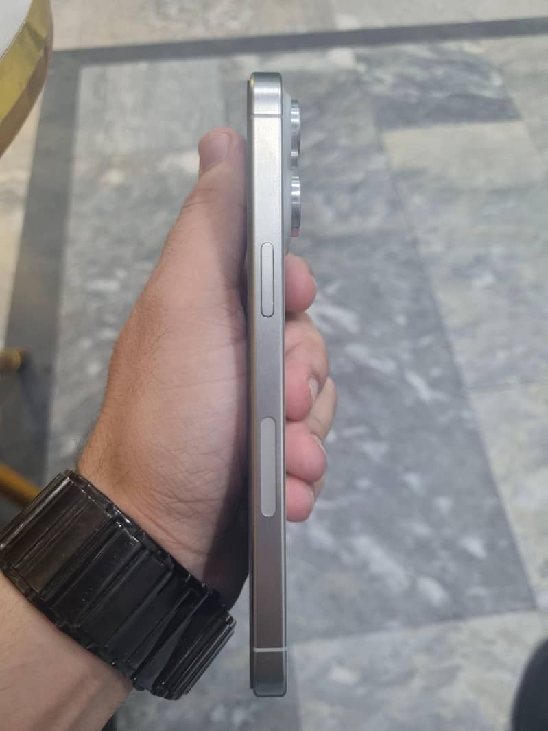 Apple iPhone 15 Pro Max 1