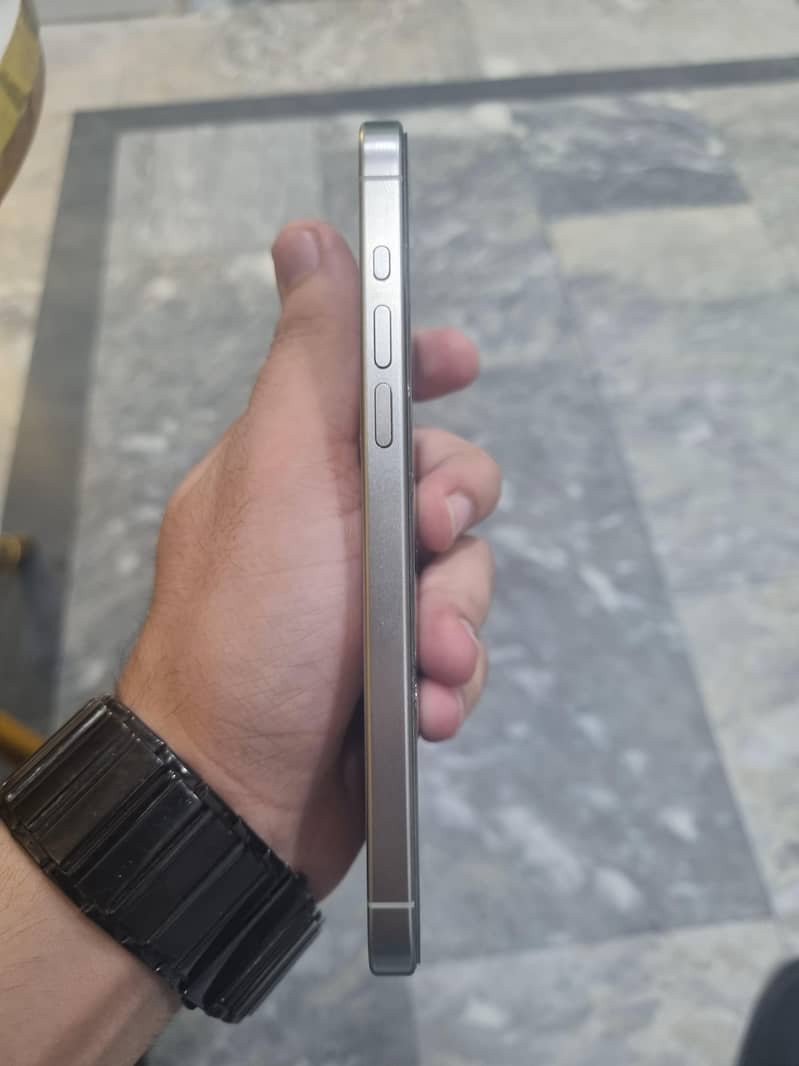 Apple iPhone 15 Pro Max 2