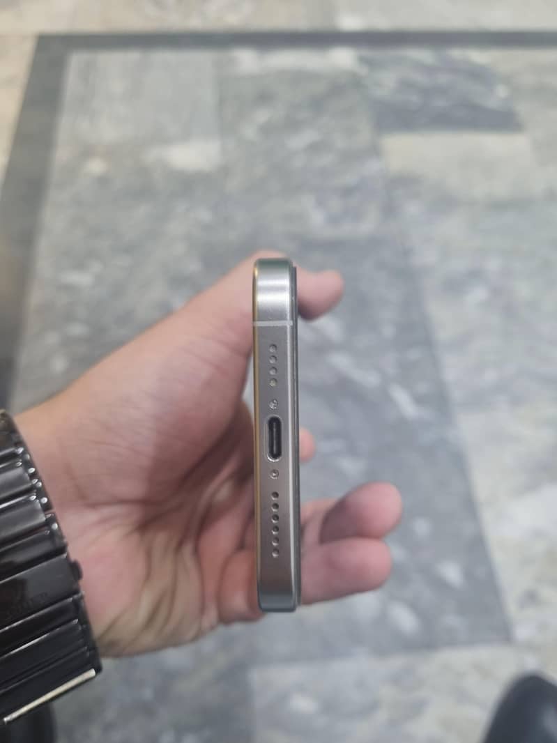 Apple iPhone 15 Pro Max 3