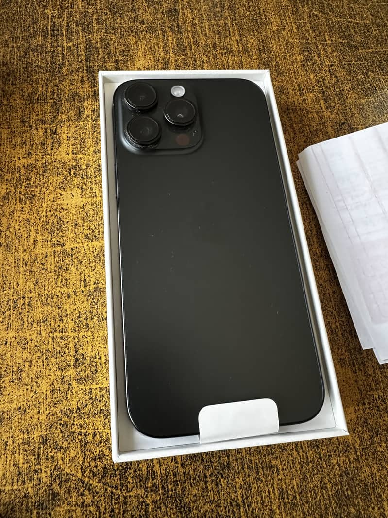 Apple iPhone 16 Pro Max 0