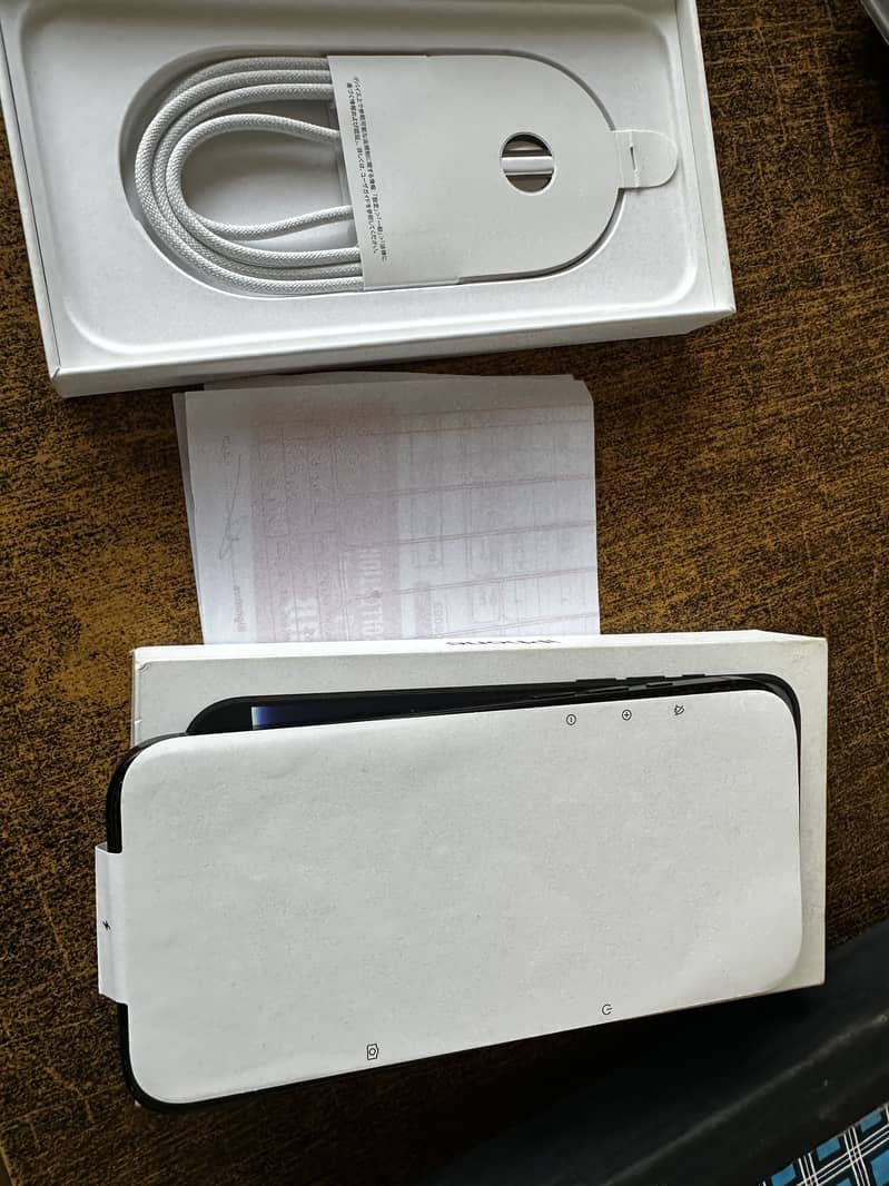 Apple iPhone 16 Pro Max 2