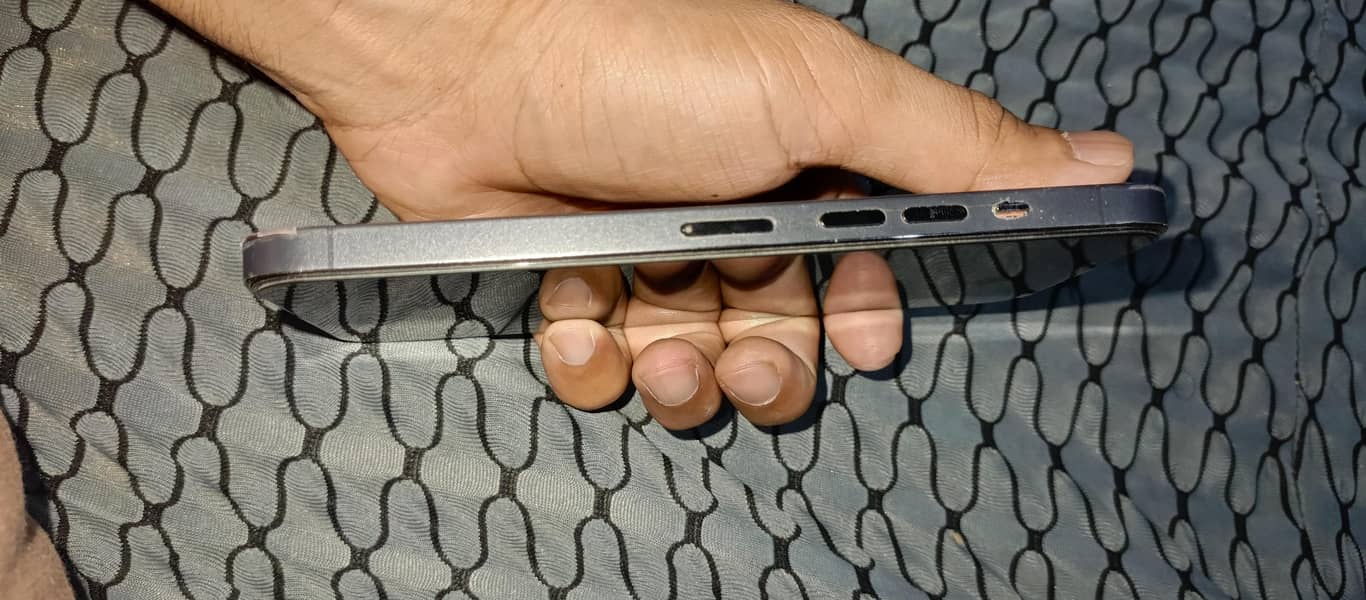 Apple iPhone 13 Pro Max 2
