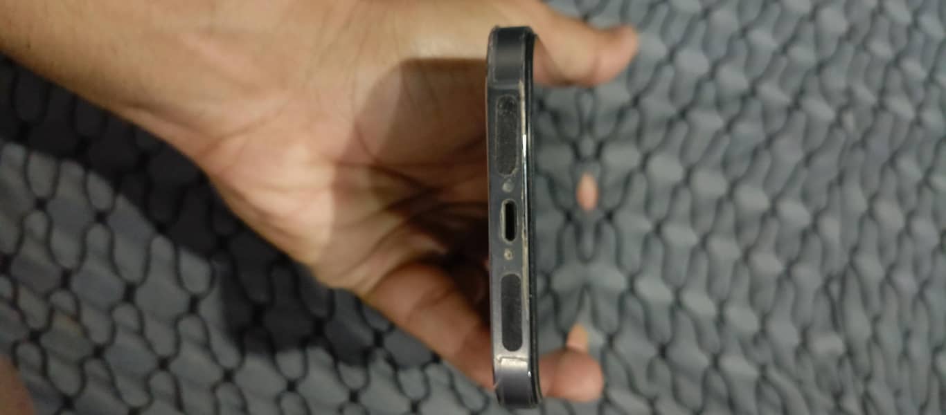 Apple iPhone 13 Pro Max 4